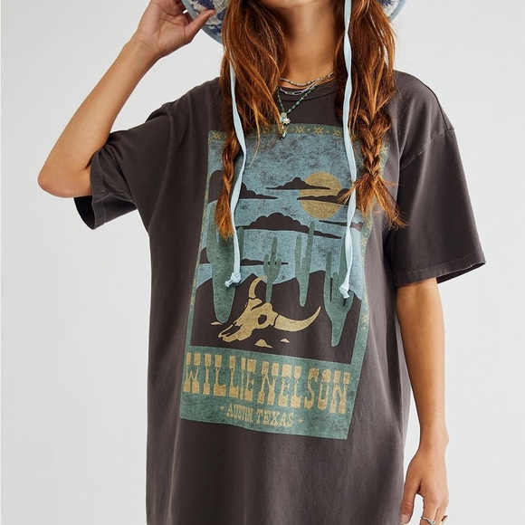 Daydreamer Tops - NWOT Daydreamer Brown Tee / Dress with Willie Nelson graphic